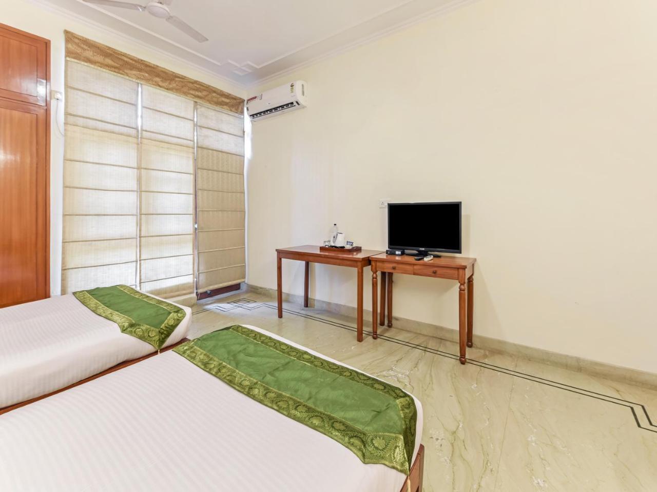 Hotel Treebo Trip The Nest Corporate Greater Noida Zewnętrze zdjęcie