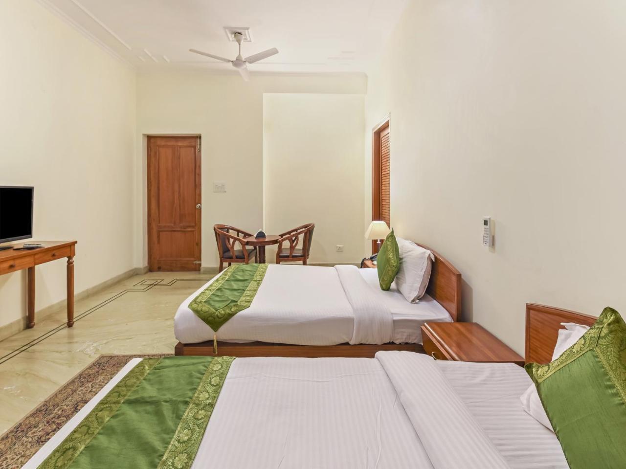Hotel Treebo Trip The Nest Corporate Greater Noida Zewnętrze zdjęcie