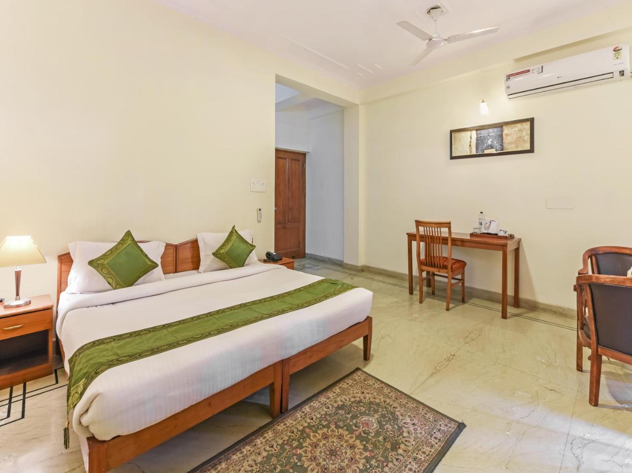 Hotel Treebo Trip The Nest Corporate Greater Noida Zewnętrze zdjęcie