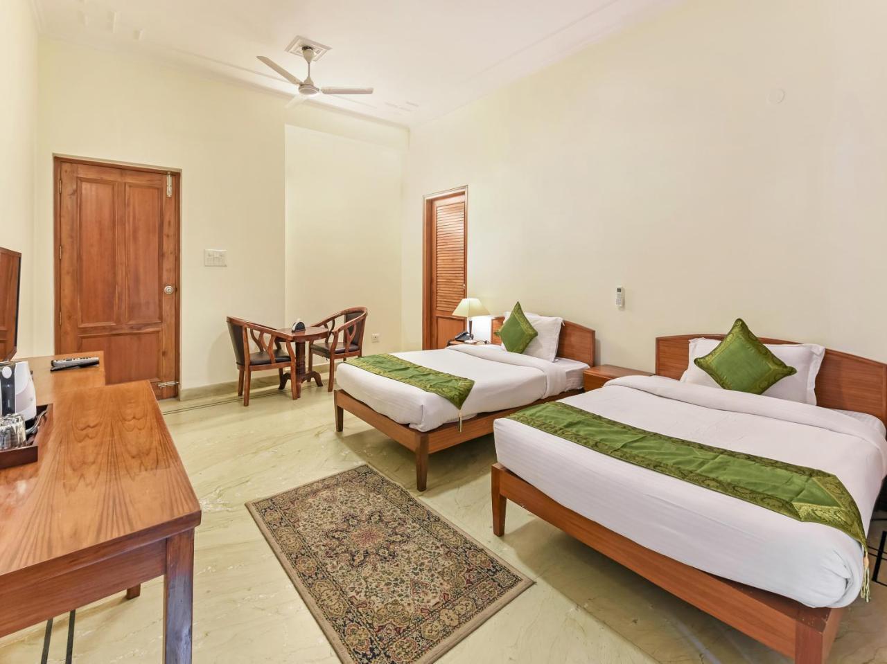 Hotel Treebo Trip The Nest Corporate Greater Noida Zewnętrze zdjęcie
